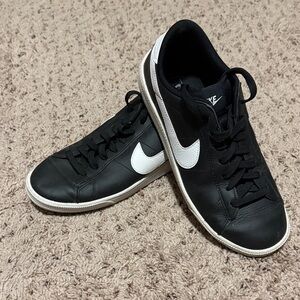 Nike Men's Black and White Sneakers